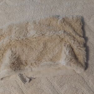 American Eagle Outfitters Cream Fuzzy Scarf